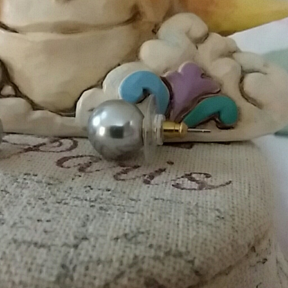 Kenneth Jay Lane Pearl Earrings (NWOT) - Picture 2 of 2